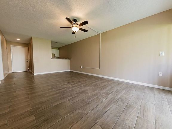 5th image of 900 Avenue Z SE APT D2