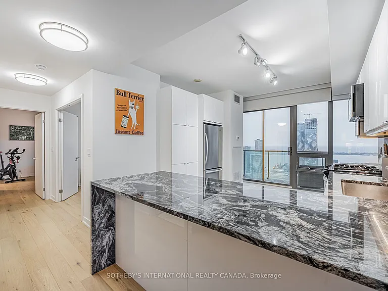 33 Lombard St #4301 — Photo 11