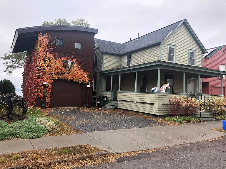 Fall day on Lakeview Terrace, Burlington, VT