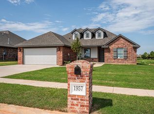 1957 W Crossbow Way, Mustang, OK 73064