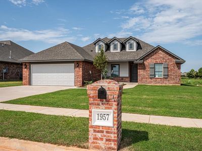 1957 W Crossbow Way, Mustang, OK, 73064