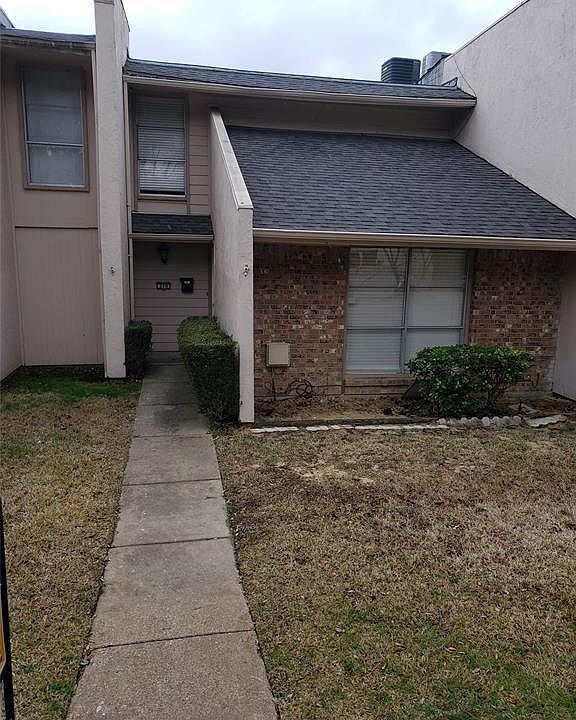 1st image of 370 Valley Park Dr
