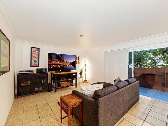 4th image of 916 Mimosa Ave