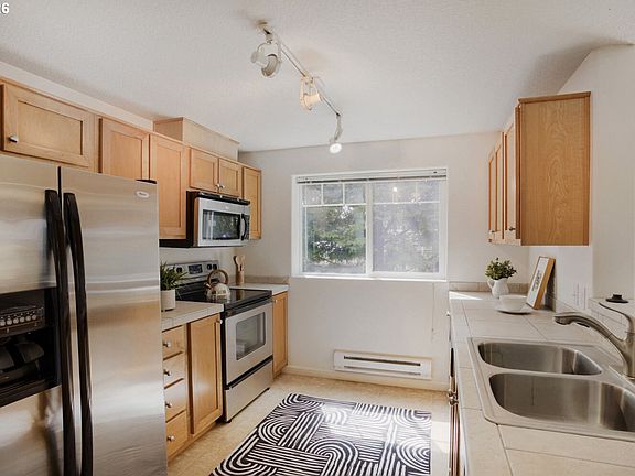 5th image of 720 NW 185th Ave Unit 307