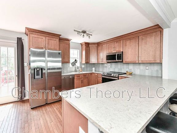 5th image of 565 Radford Ter NE