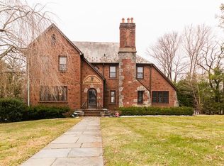 35 Broadfield Rd, New Rochelle, NY 10804