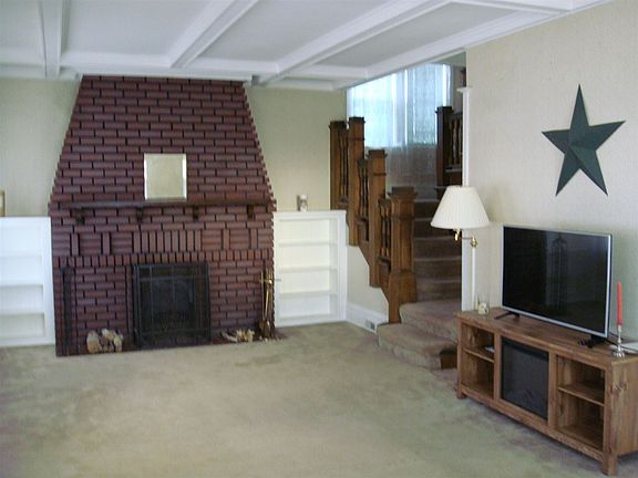 2nd image of 209 Jay St