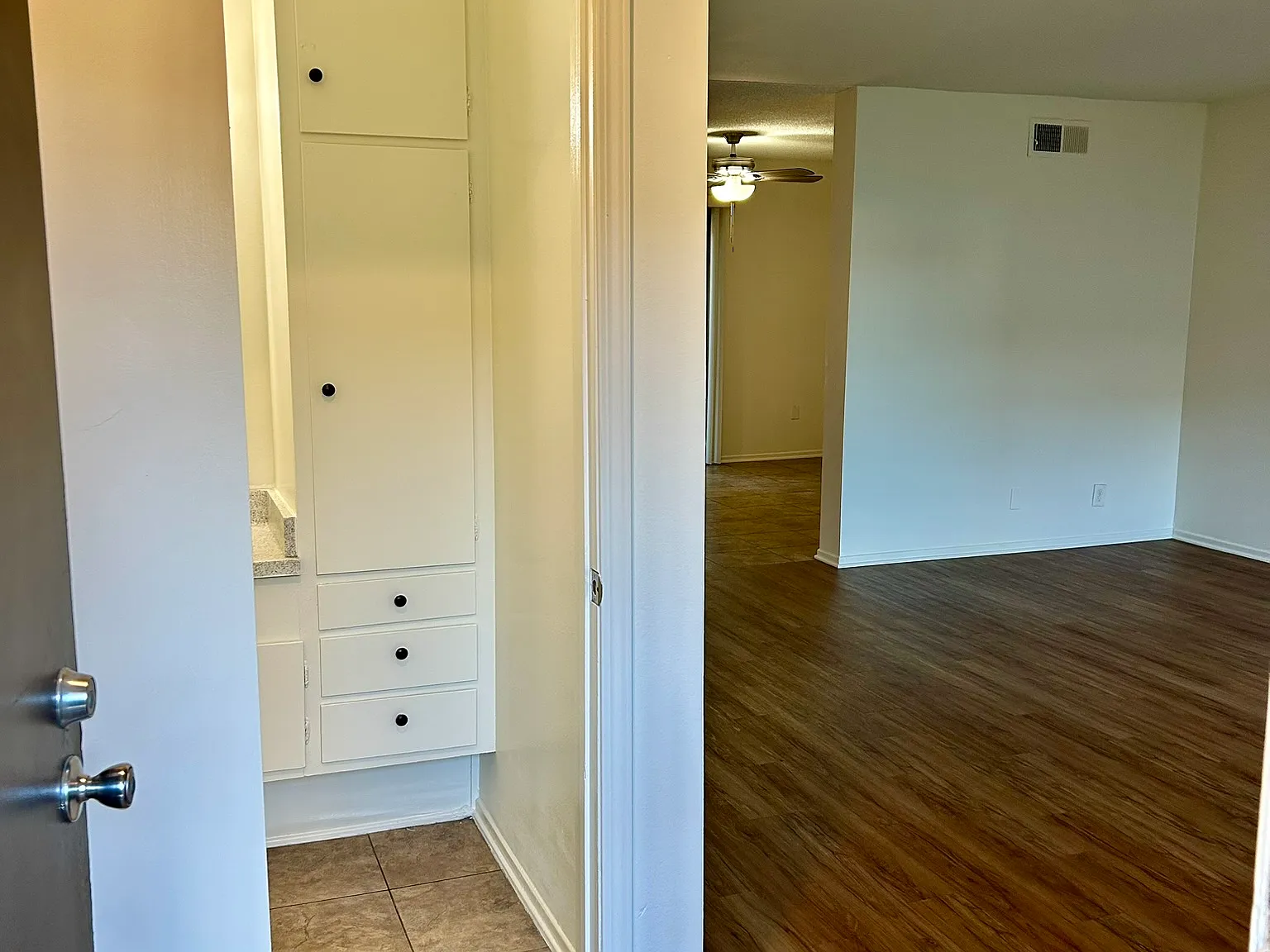 3 bed, 2.5 bath, 1200 sqft, $2,995 — Photo 2