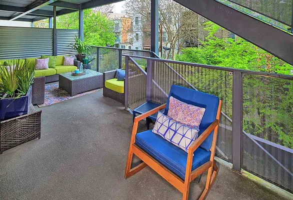 Sold by Keller Williams City Life Realty | media 9