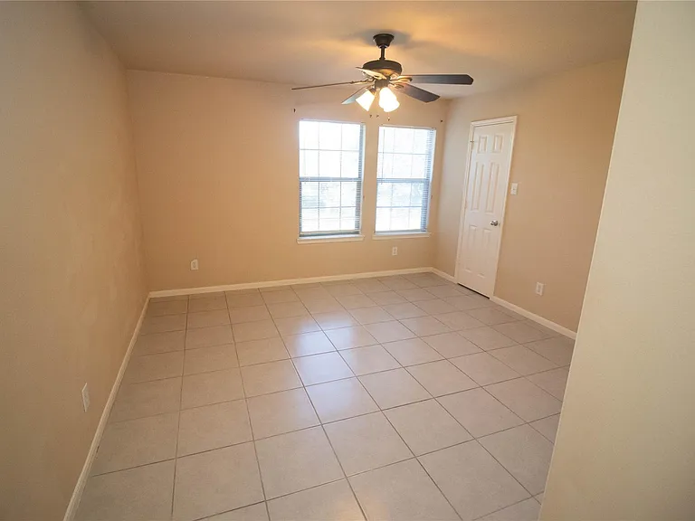 2202 Crossmill Ln — Photo 35