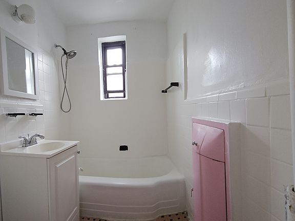 5th image of 64-48 Booth St #4B