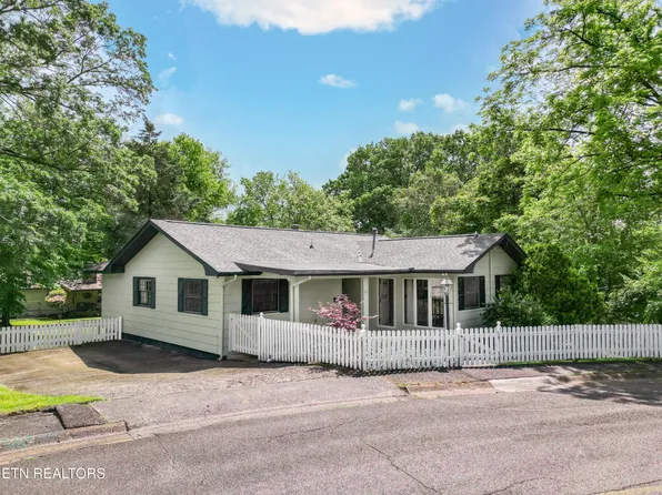 111 Tomlinson Rd, Oak Ridge, TN 37830