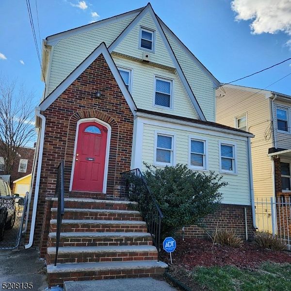 1st image of 348 Keer Ave