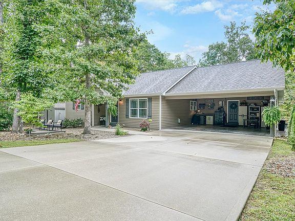 3rd image of 109 Groat Dr