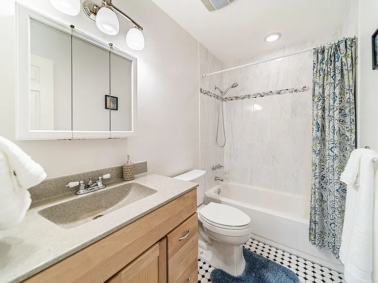 3305 Eisenhower Ln — Photo 13