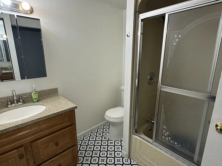1324 James St — Photo 12