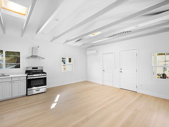 2nd image of 1235 1/2 Orange Grove Ave #1235-1/2
