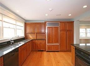 5th image of 15 Starr Dr W