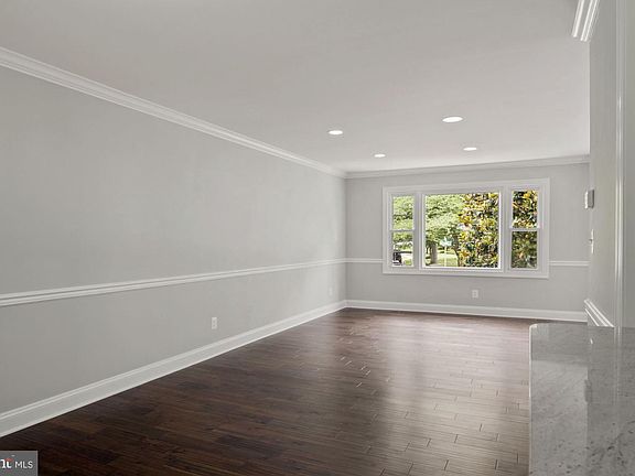 3rd image of 1355 Rosanna Dr