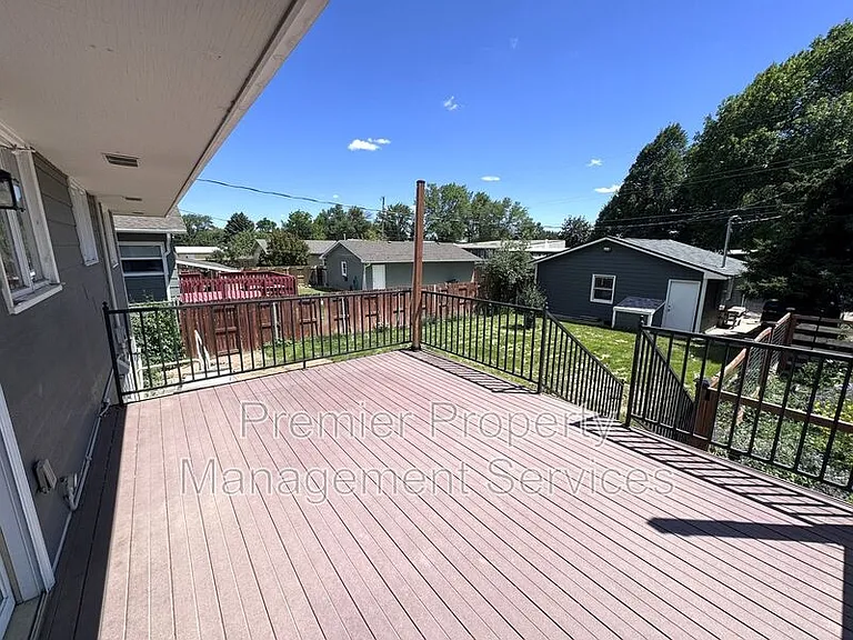 1940 Avenue C — Photo 21