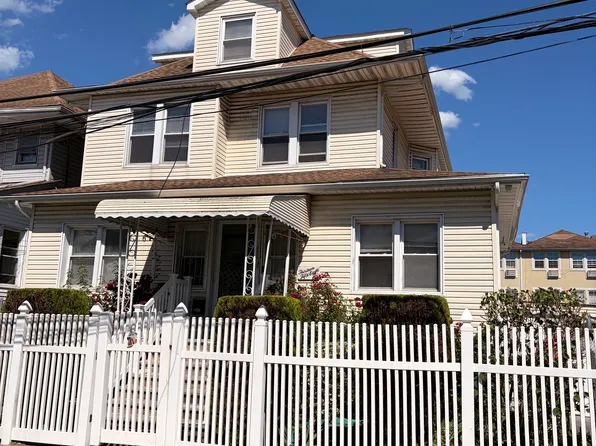 (undisclosed Address), Far Rockaway, NY 11691