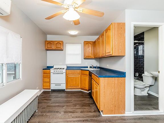 3rd image of 10617 S Central Park Ave Floor 2