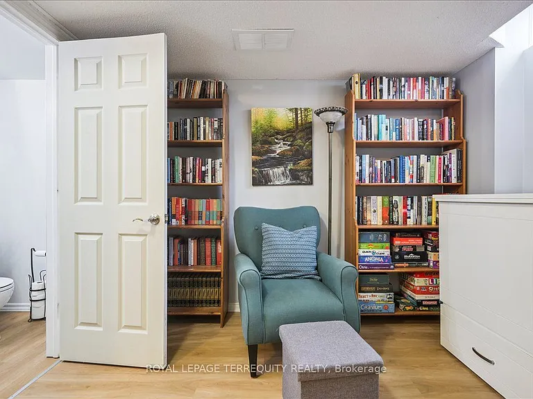 101 The Queensway #Townhouse 2 — Photo 23