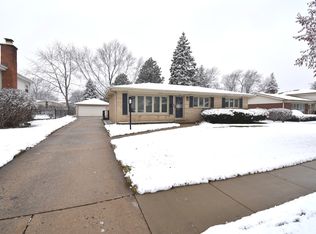 512 S Deborah Ln, Mount Prospect, IL 60056