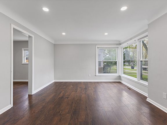 5th image of 26088 Brush St