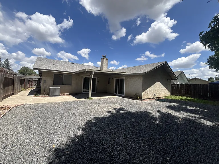 5208 Maximillian Dr — Photo 17