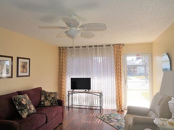3rd image of 4324 Tahitian Gardens Cir APT B