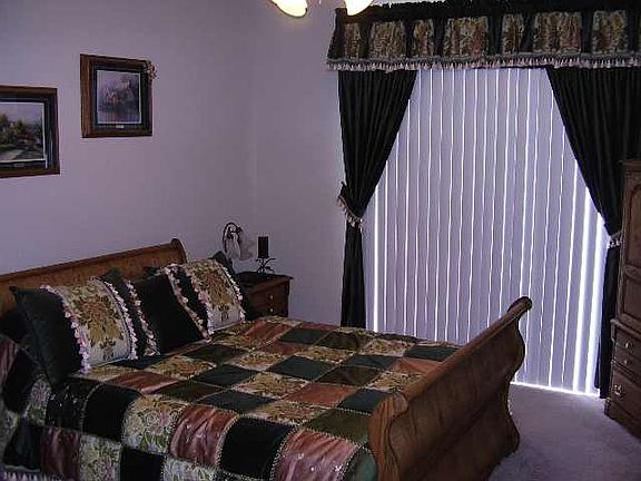 5th image of 1019 N Oakmont Ln