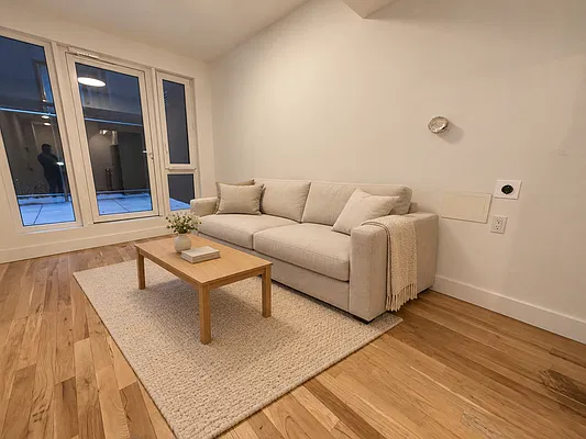 Living room, photo 1