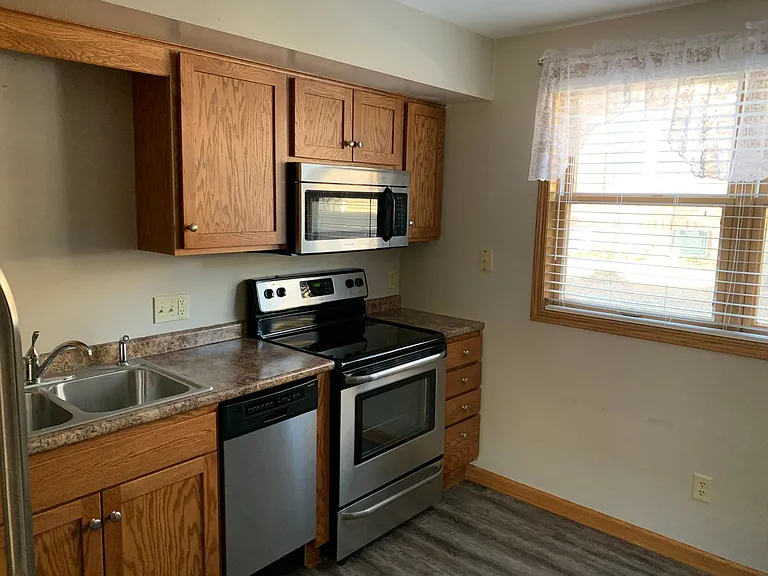 1004 Main St — Photo 8