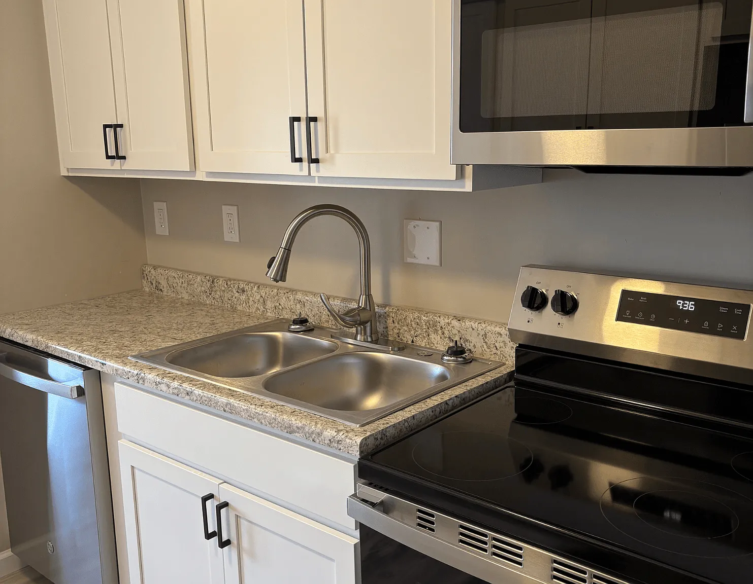 The Oaks Apartments — Photo 1