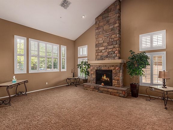 4th image of 15309 W Sells Dr
