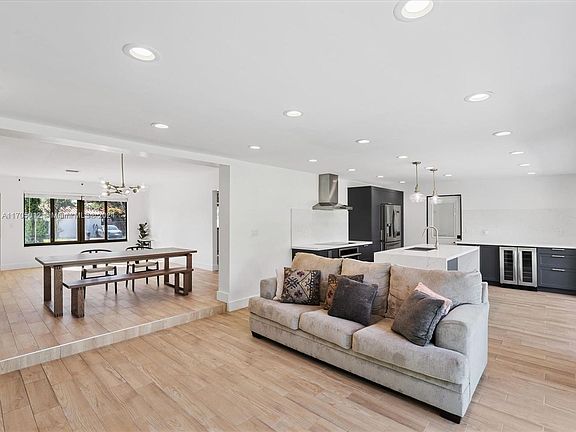 5th image of 1285 NE 137th Ter