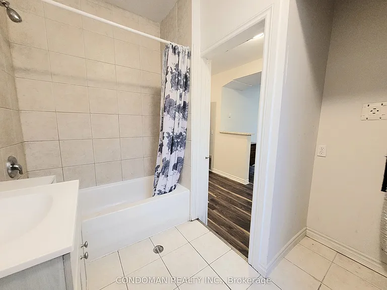 139 1/2 John St S #6 — Photo 16