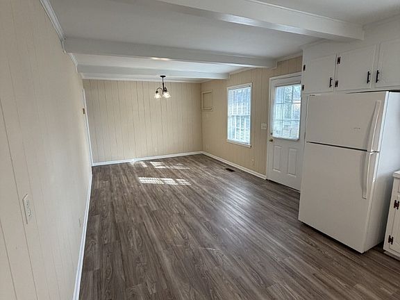 5th image of 803 W Northfield Blvd