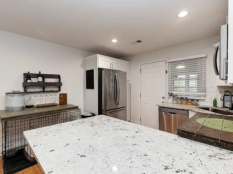 3940 Forrest Ct — Photo 11