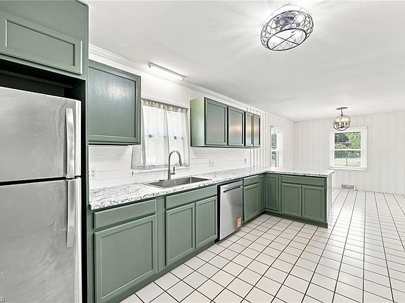 3rd image of 306 Oakgrove Dr