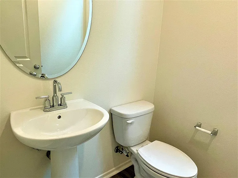 822 Brookdale Dr — Photo 10