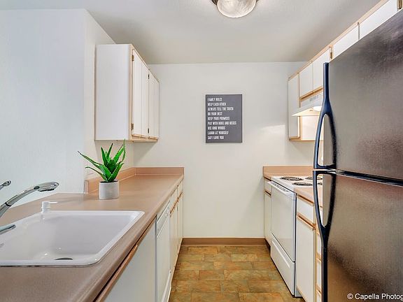 5th image of 6044 SE Drake St APT 302