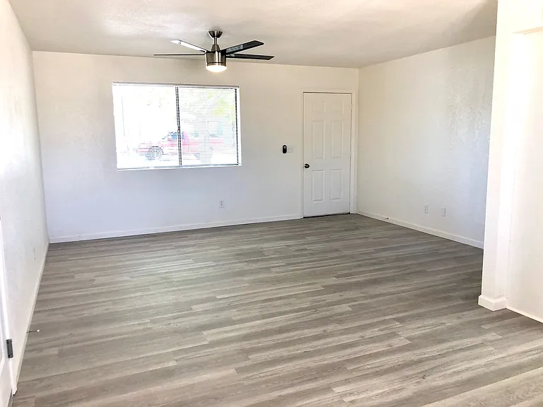 2715 Lillie Ave — Photo 8