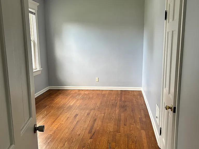 218 W Vine St — Photo 14