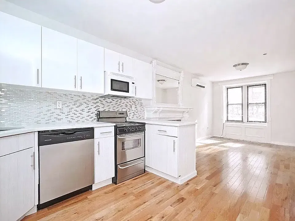 141 W 131st St #3