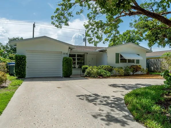 1216 Cardinal Lane, Lantana, FL 33462