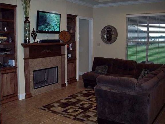 3rd image of 111 Arapahoe Dr
