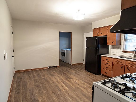 4th image of 460 & 462 N Bauman Ave