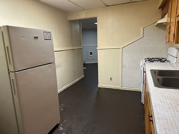 2nd image of 629 N Hanover St APT 3